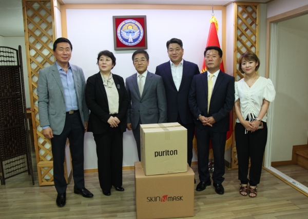 (사진: 왼쪽부터 김선한 부회장, 디나라 케멜로와 대사, 정해춘 회장, 이해일 대표, 정길종 단장 등)