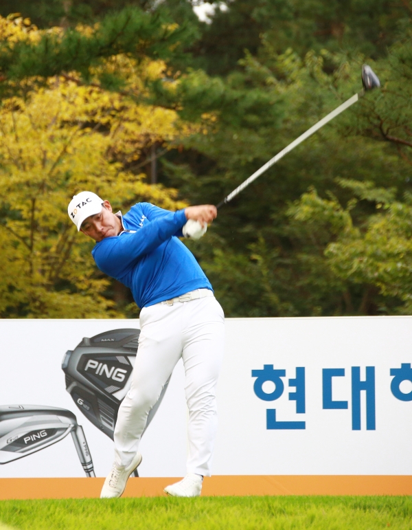 현대해상 최경주 인비테이셔널 2R 10번홀 김봉섭 티 샷