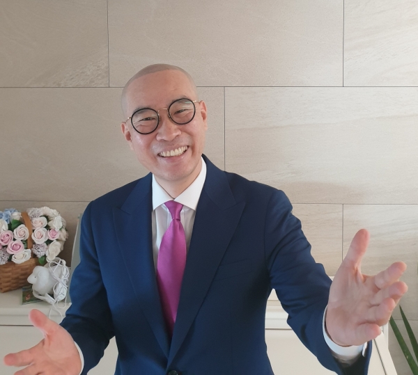 ▲개그맨 최형만 ’상처 입은 치유자‘ 상처를 입어본 자만이 상처를 입은 이를 치유할 수 있다.