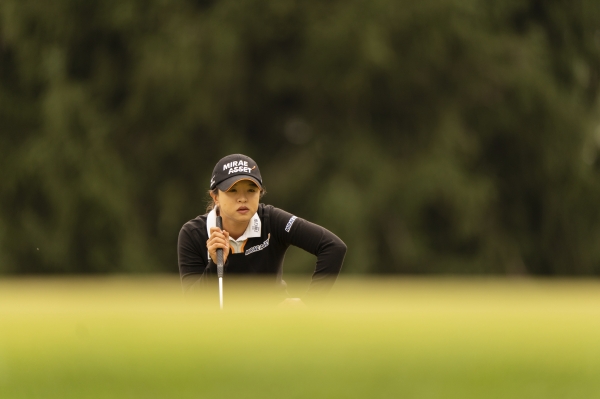 김세영이 14번 홀 그린에서 퍼팅 라인과 브레이크를 살피고 있다.(사진 제공 : Darren Carroll/PGA of America)