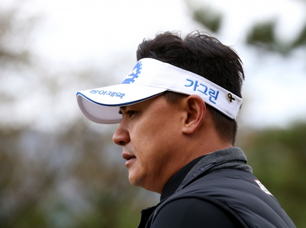 고 박승룡을 추모하기 위해 검은 리본을 단 박상현 (사진 = KPGA)