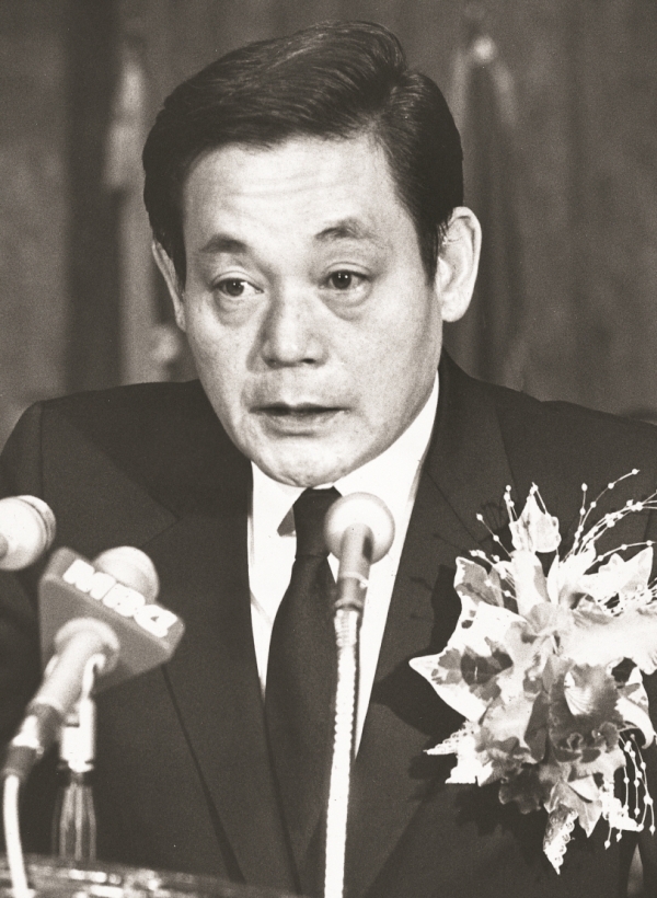 1987년 회장에 취임하면서 취임사를 하는 이건희 회장(사진: 삼성전자 커뮤니케이션팀)