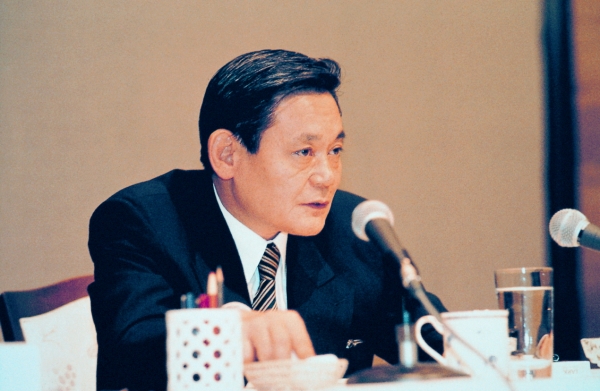 1993년 신경영 선언 구상을 밝히고 있는 이건희 회장의 모습(사진: 삼성전자 커뮤니케이션팀)
